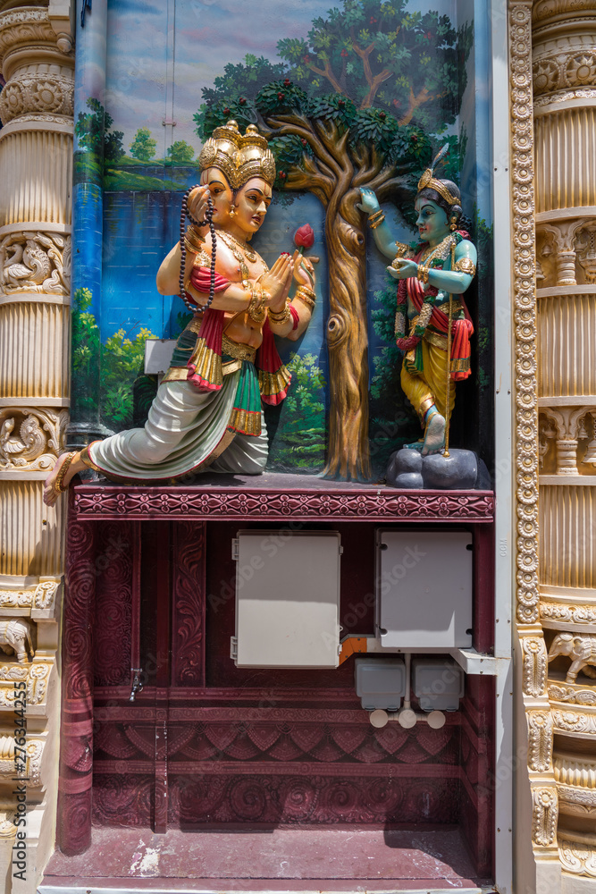 Fototapeta premium Colourful statues of Hindu religious deities in Hindu temple in Singapore 