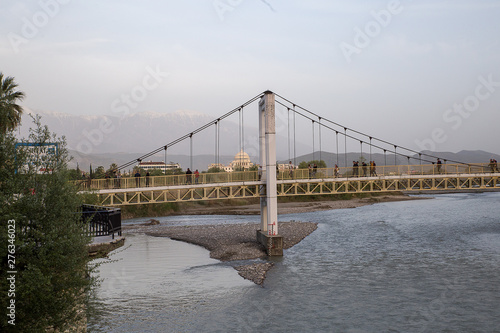Fototapeta Naklejka Na Ścianę i Meble -  Hängebrücke in Berta über den Fluss Osum