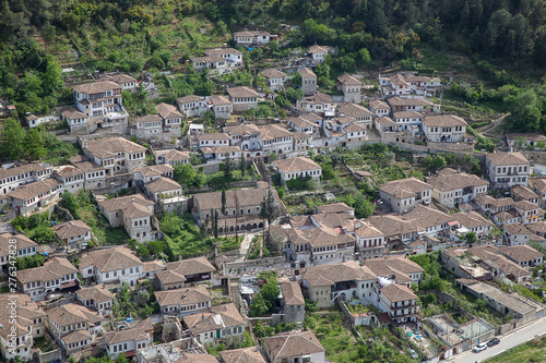 Blick auf die Stadt Berat / Gorica in Albanien photo