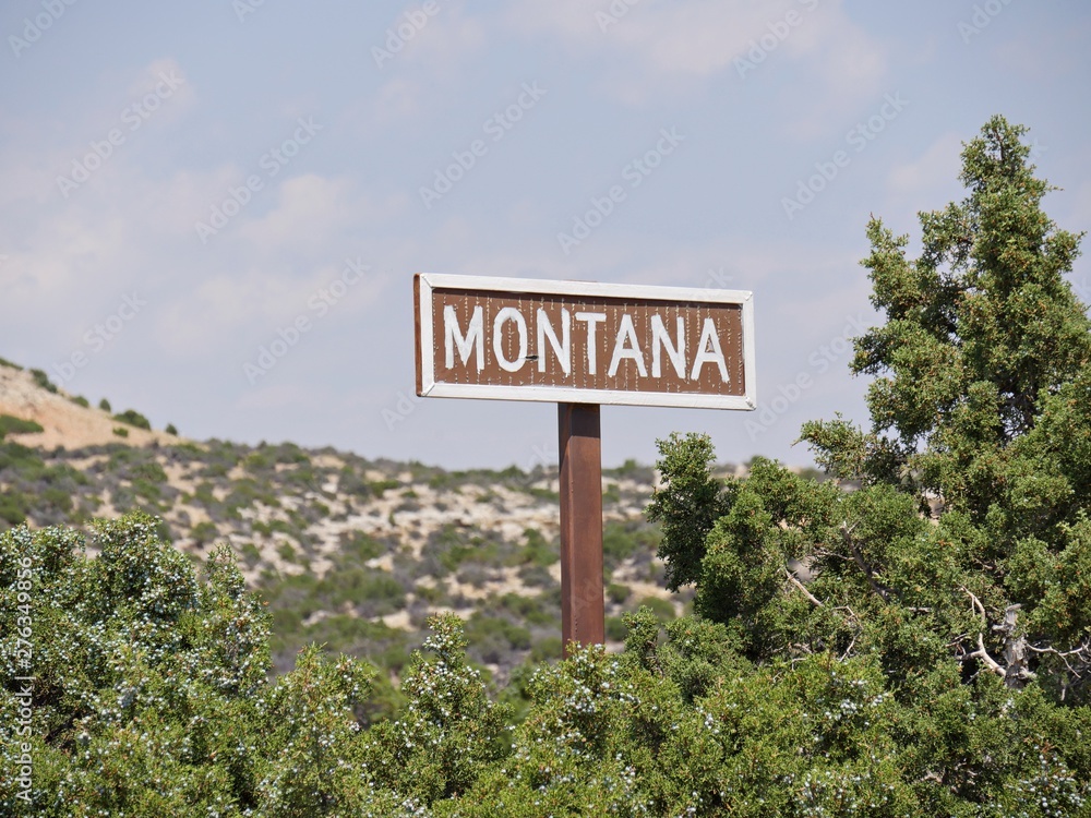 Sign at the Montana-Wyoming border near Cody, Wyoming 