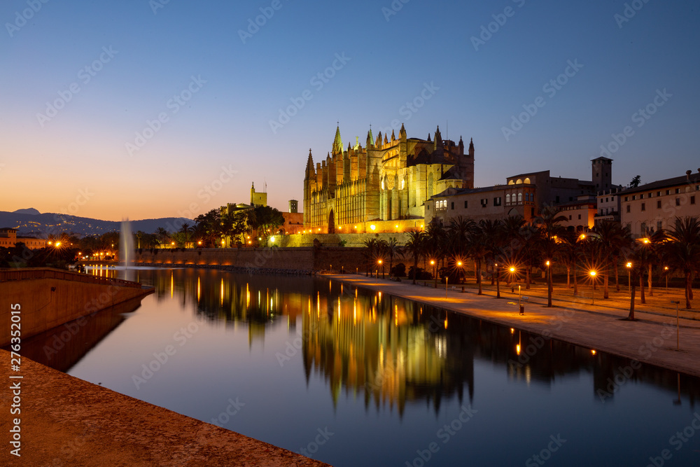 Cathedral of Palm de Mallorca at sunset