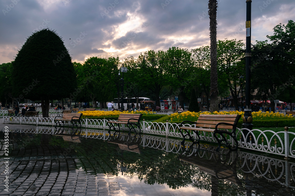 Obraz premium Bench reflection in İstanbul Sultanahmet. Photo taken on 21st April 2017, İstanbul, Turkey