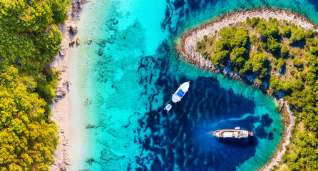 Sierkussen Luchtfoto strand Jachten Kroatië turquoise water dronezicht  © biletskiyevgeniy
