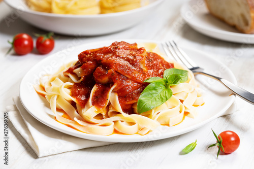 Foto Pasta, fettuccine with tomato sauce