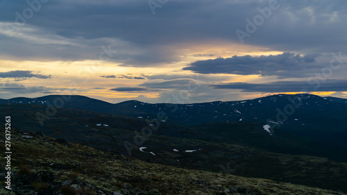 Rays of the setting sun over the mountain valley Khibiny © NCKAHDEP
