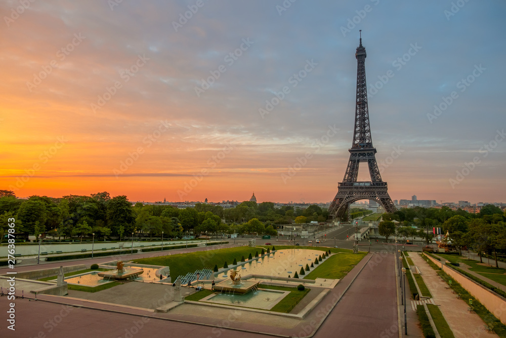 Morning near the Eiffel Tower