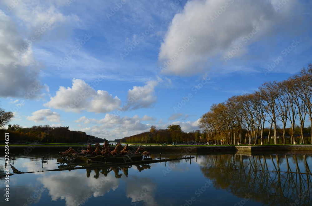 Fototapeta premium Autumn in the gardens of Versailles