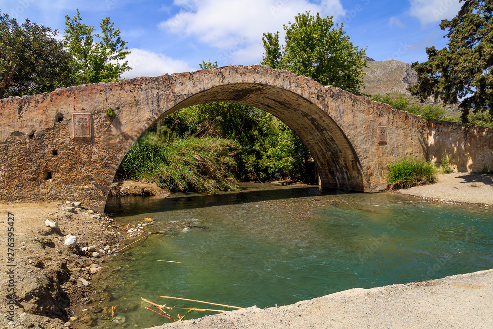 Pont en pierre de Crète en Grèce