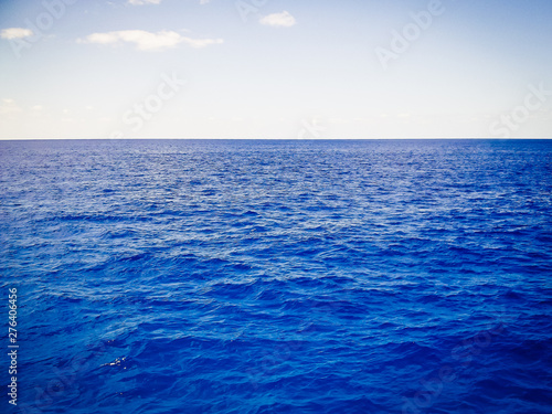 Fototapeta Naklejka Na Ścianę i Meble -  open ocean blue sky
