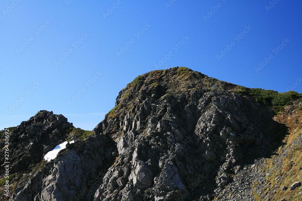 南アルプス　白峰三山テント縦走　農鳥岳山頂への道　西農鳥岳山頂を仰ぎ見る