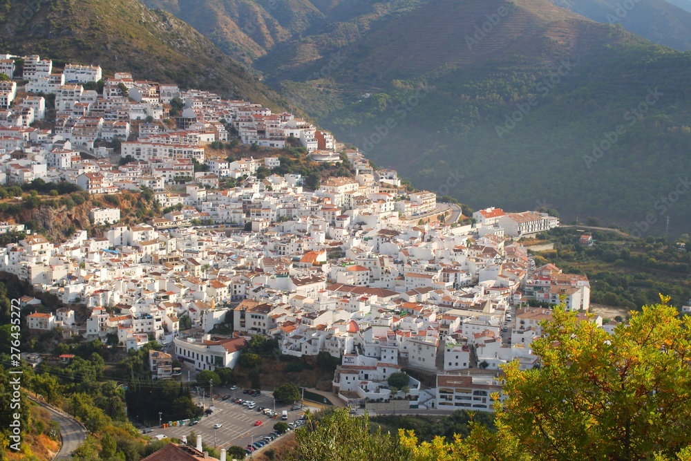 joli petit village blanc d'Andalousie 
