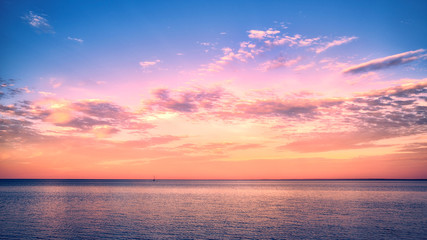 Keuken achterwand Strand zonsondergang Zeilboot bij zonsondergang Lake Superior  © Like