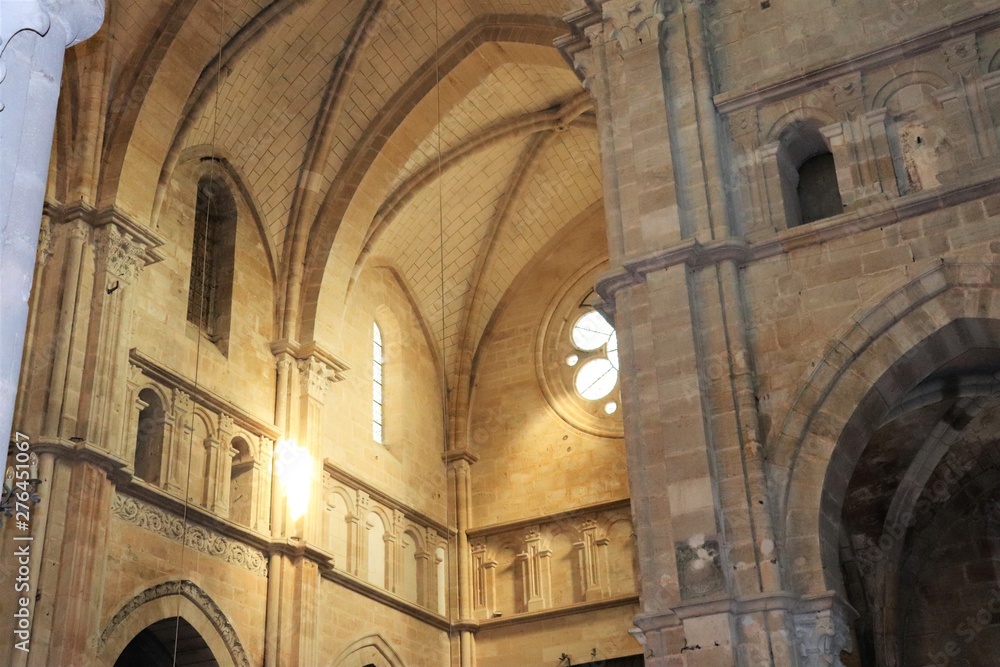 Ville de Langres - Cathédrale Saint Mammes construite au 12 eme siecle - Vue de l'intérieur  - France