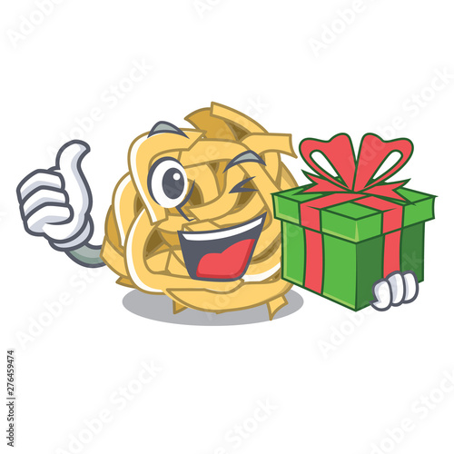 With gift fettuccine is cooked in character pan