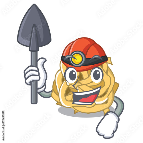 Miner fettuccine is cooked in character pan