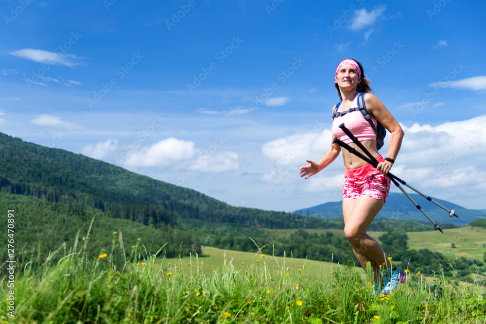Girl run on the trail in the mountains. - obrazy, fototapety, plakaty 
