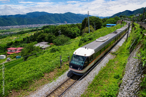 篠ノ井線を走る特急電車