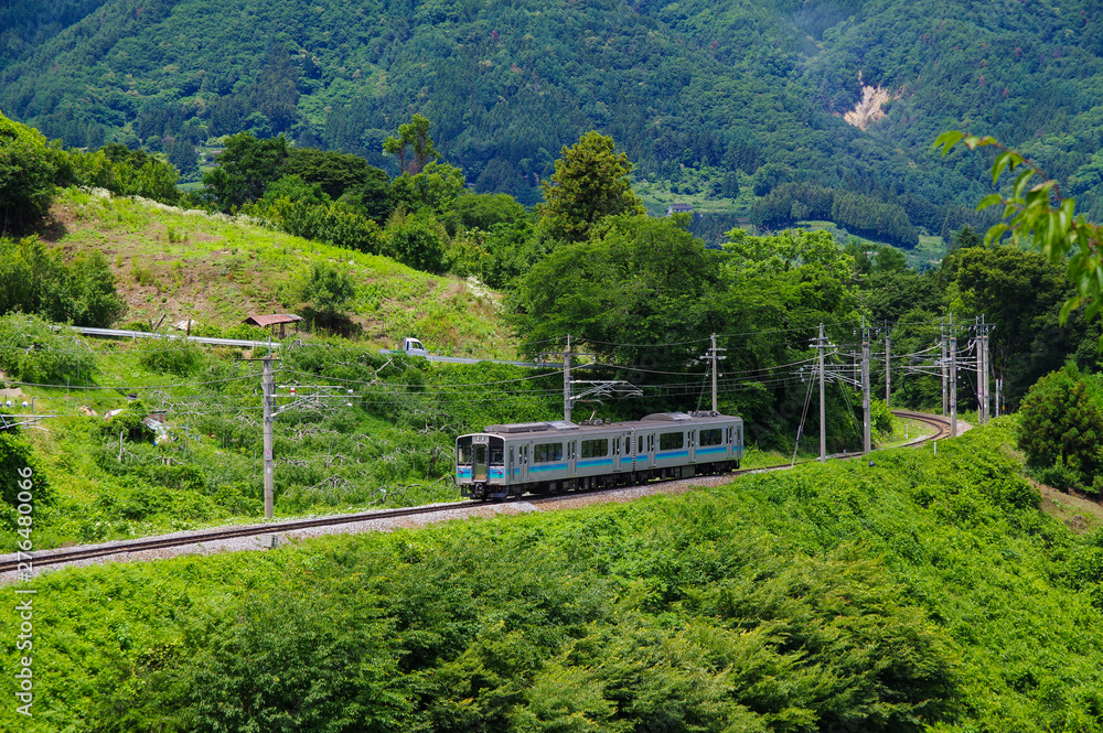 Naklejka premium 篠ノ井線を走る普通電車
