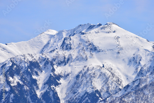 新雪輝く八海山（日本二百名山） © tqmnk924