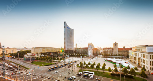 Картината върху платно Leipzig mit Gewandhaus, Augustusplatz, Uni und Oper bei Sonnenuntergang