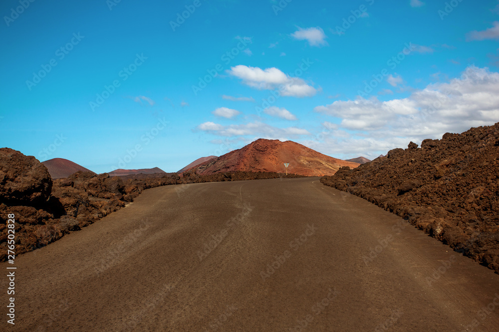 Naklejka premium Big empty road in a mountains