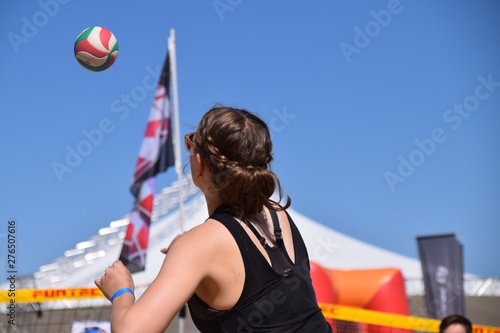 Beach Handballspielerin am Strand photo