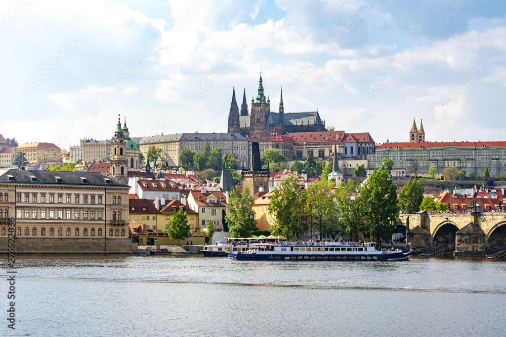 Obraz premium Prague cityscape with Prague Castle and Vltava river, Czech Republic