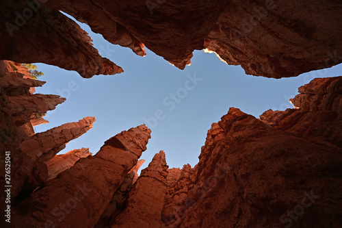 The towering hoodoo rock formations of the Navajo Loop Trail in Bryce Canyon National Park, Utah. © Francisco