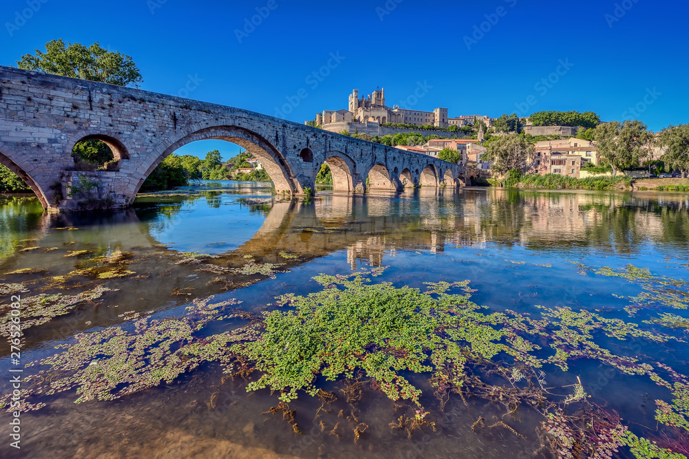 Fototapeta premium The Old Bridge (Pont Vieux) and St. Nazaire Cathedral in the city of Beziers, Herault, south of France