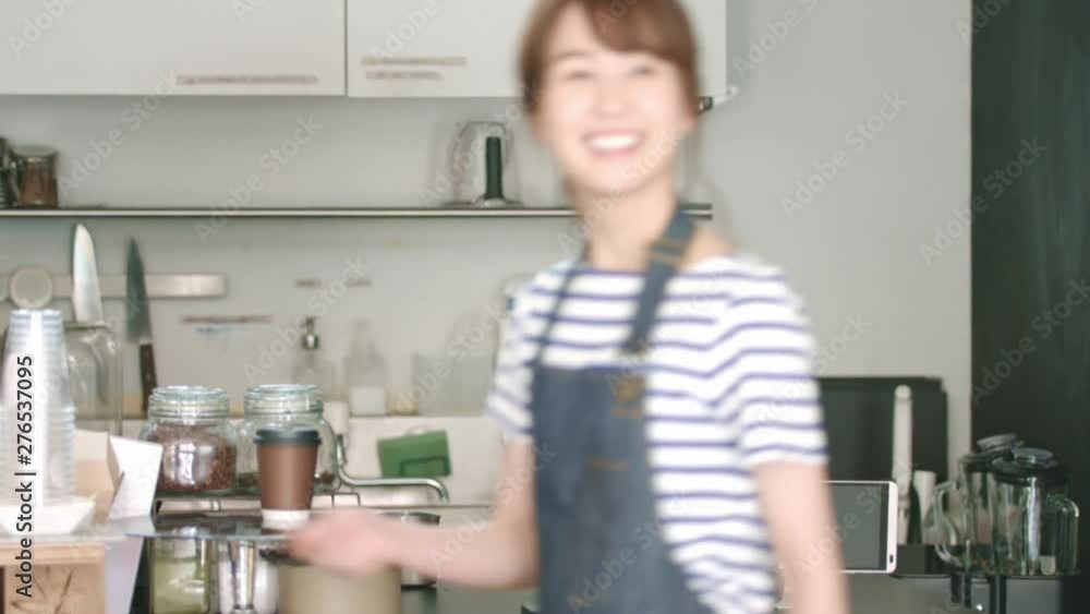カフェ・スタッフ カフェ・スタッフ