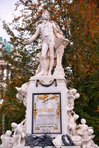 Canvas Print Low angle view of the statue of Mozart; Burggarten;Vienna;Austria