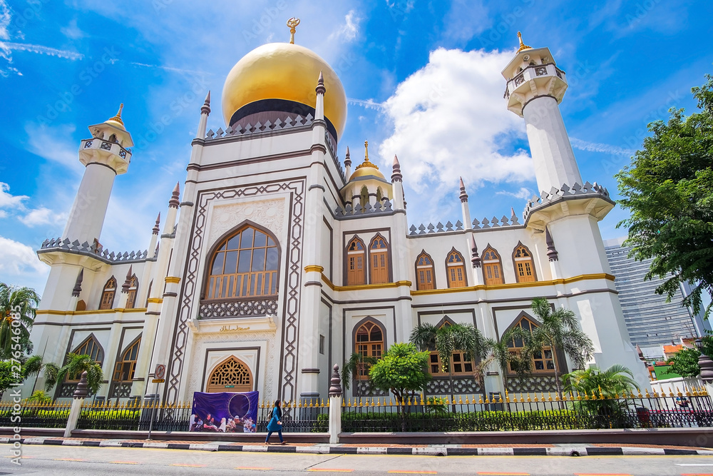 Masjid Sultan, Singapore Mosque in historic Kampong Glam with golden dome  and huge prayer hall,the focal point for Singapore’s Muslim community, landmark and popular for tourist attractions