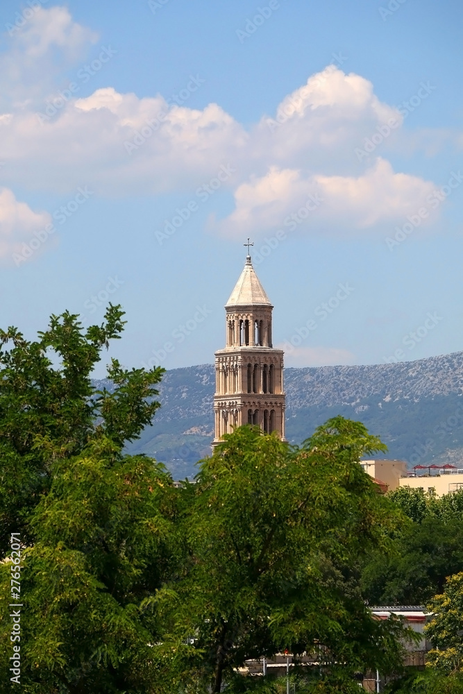 Naklejka premium Saint Domnius bell tower, landmark in Split, Croatia, surrounded with trees.