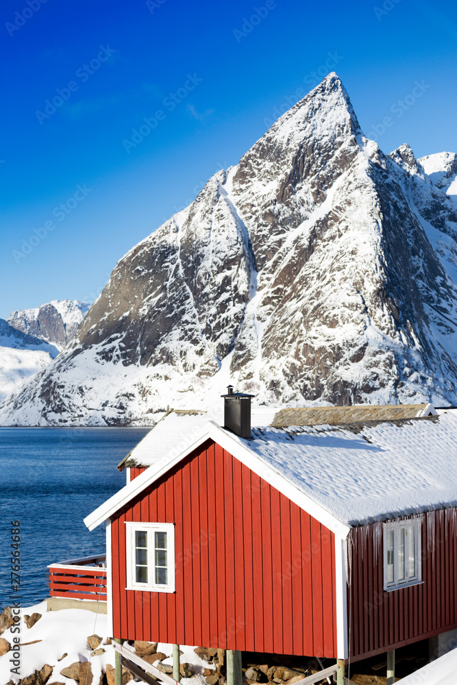 mountains and rorbu