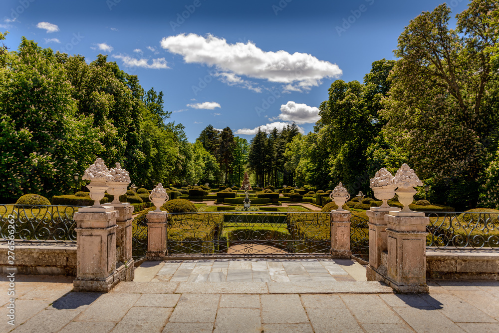Fototapeta premium Walking through the Public Park of La Granja, located north of Madrid, 90 kilometers away in the province of Segovia, there is a large public park of great tourist attraction 