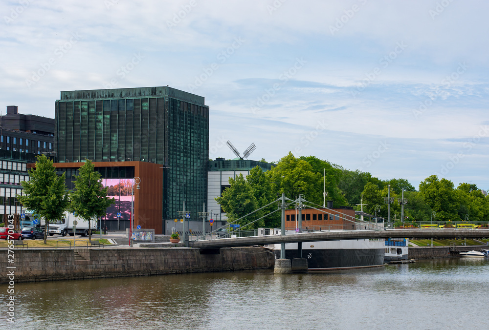 Obraz premium embankment and brigde view in Turku, Suomi, Finland