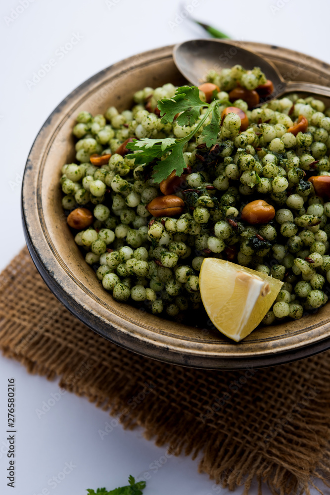 Hariyali sabudana khichdi is a delicious twist to the regular Sago khichadi made using cilantro , chillies and groundnuts