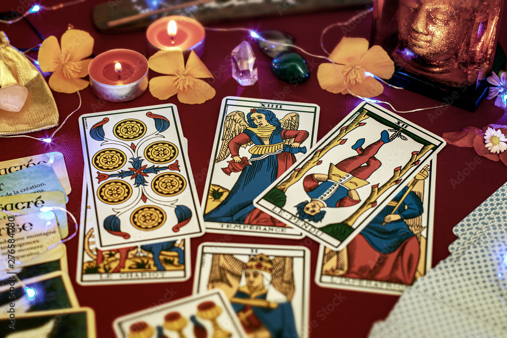 Tarot de Marseille tirage de carte divinatoire en tarologie Stock Photo |  Adobe Stock