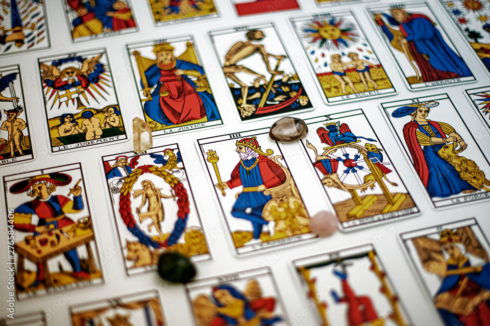 Tarot de Marseille tirage de carte divinatoire en cartomancie foto de Stock  | Adobe Stock