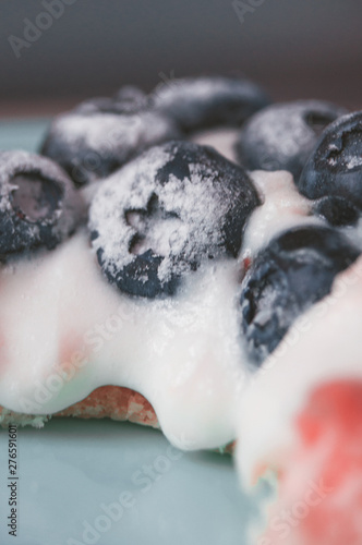 cake / tartalet with blueberries and cream photo