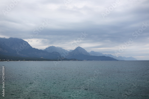 Fototapeta Naklejka Na Ścianę i Meble -  Sea and mountains in Turkey in cloudy weather