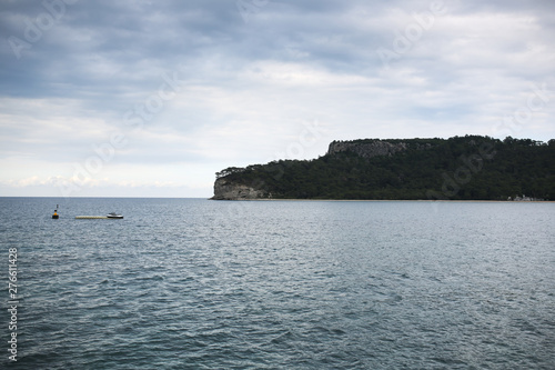 Fototapeta Naklejka Na Ścianę i Meble -  Sea and mountains in Turkey in cloudy weather