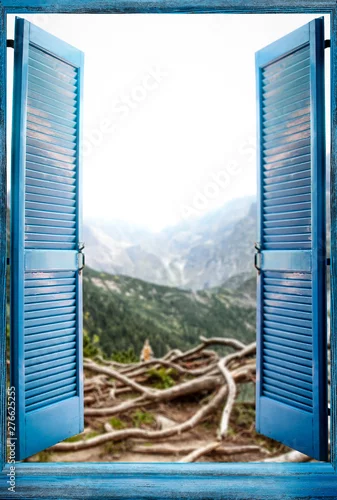 Fototapeta Otwórz okno i poranek. Wolne miejsce na dekoracje.