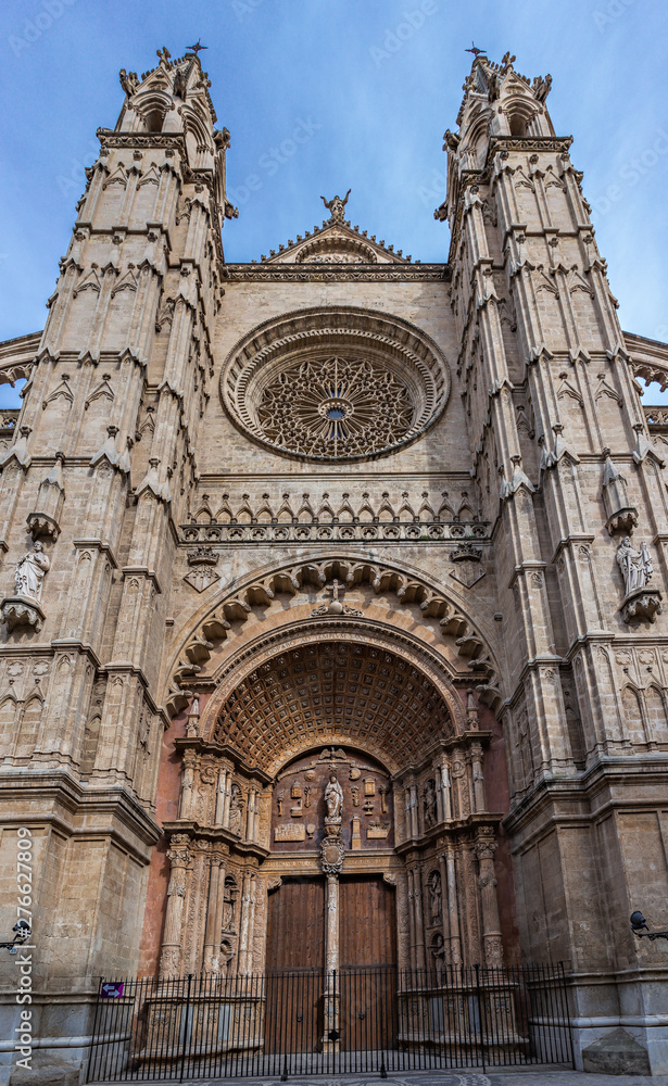 Fototapeta premium facade of the Cathedral of Palma de Mallorca, Spain