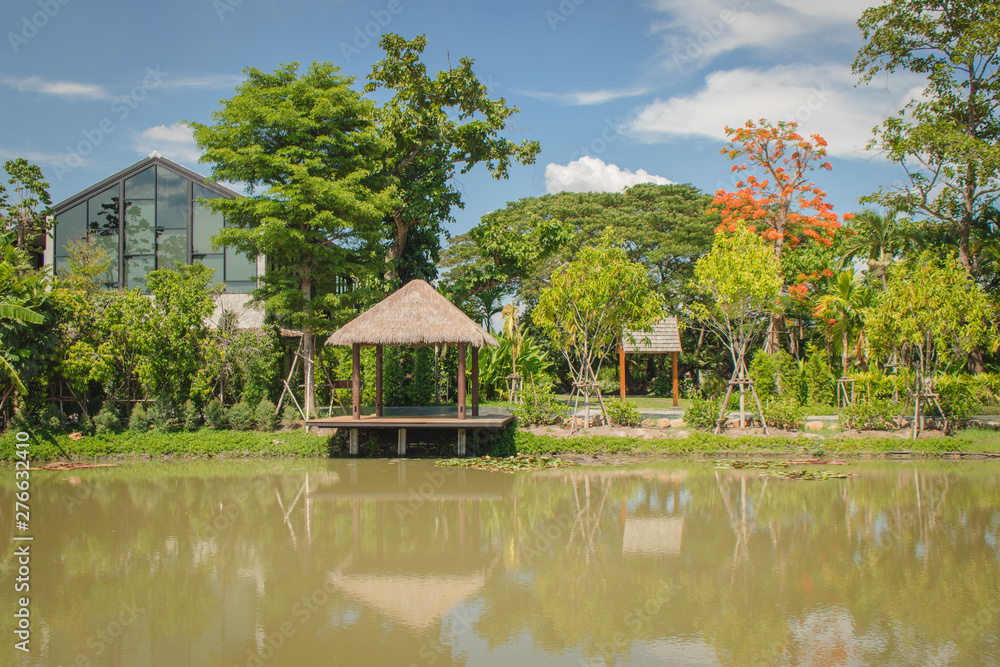 Obraz premium Tropical landscape view of Traditional waterfront wooden pavilion locate nearly lake.
