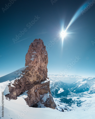 Φωτογραφία Vue dessus d'un glacier suisse la quille du diable glacier 3000 effet de soleil