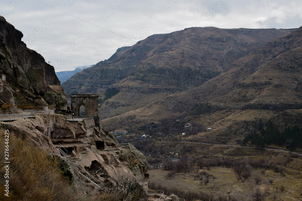 Vardzia, skalne miasto w Gruzji Vardzia, skalne miasto w Gruzji