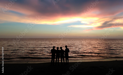 evening sky view in varakkal beach kozhikode four friends wallpaper