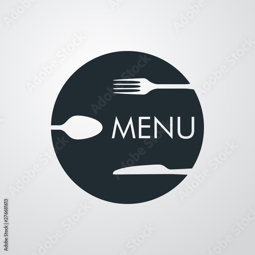 Logotipo abstracto con texto MENU con cubiertos en espacio negativo en círculo en fondo gris