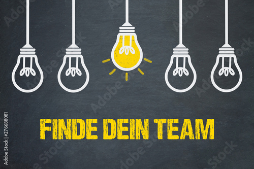 Finde dein Team / Tafel mit Glühbirnen